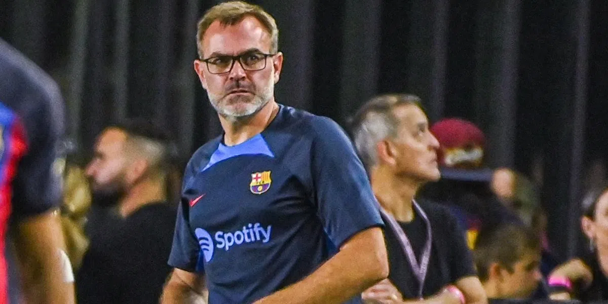 Óscar Hernández als lid van de technische staf van Oranje